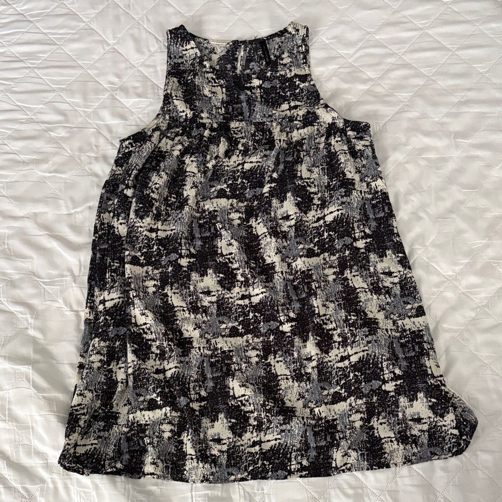 Smell the Roses Black and White shift dress